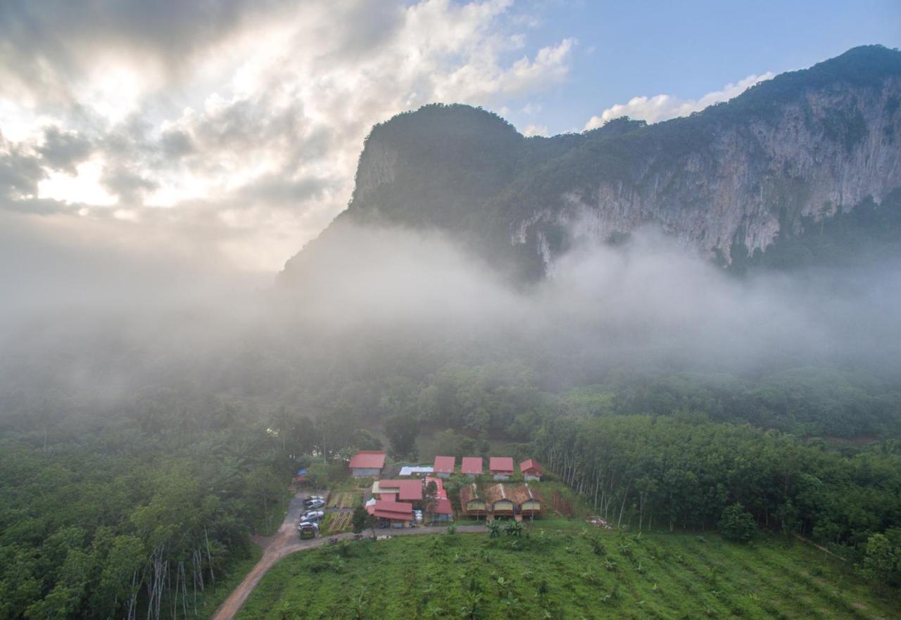 Bansuanphutarn Hotel Ban Pha Saeng Lang Bagian luar foto