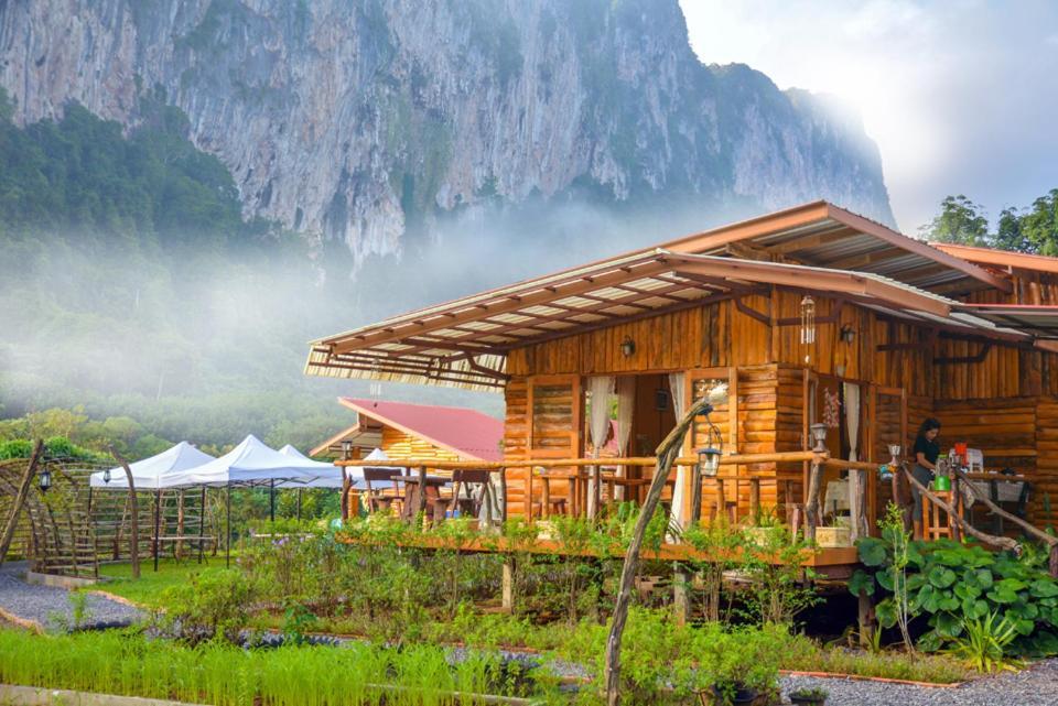 Bansuanphutarn Hotel Ban Pha Saeng Lang Bagian luar foto