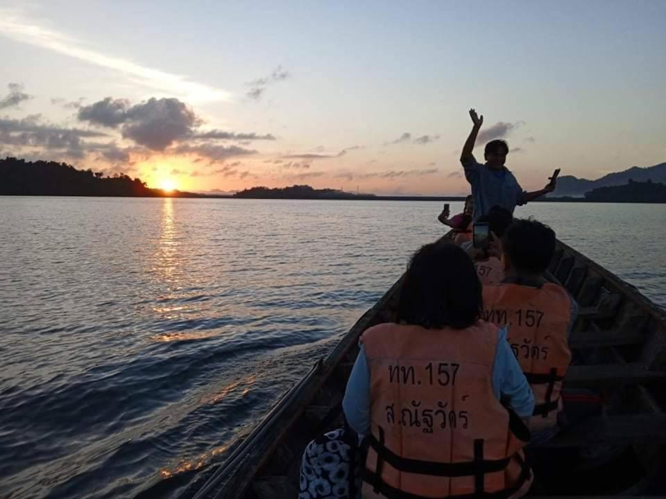 Bansuanphutarn Hotel Ban Pha Saeng Lang Bagian luar foto