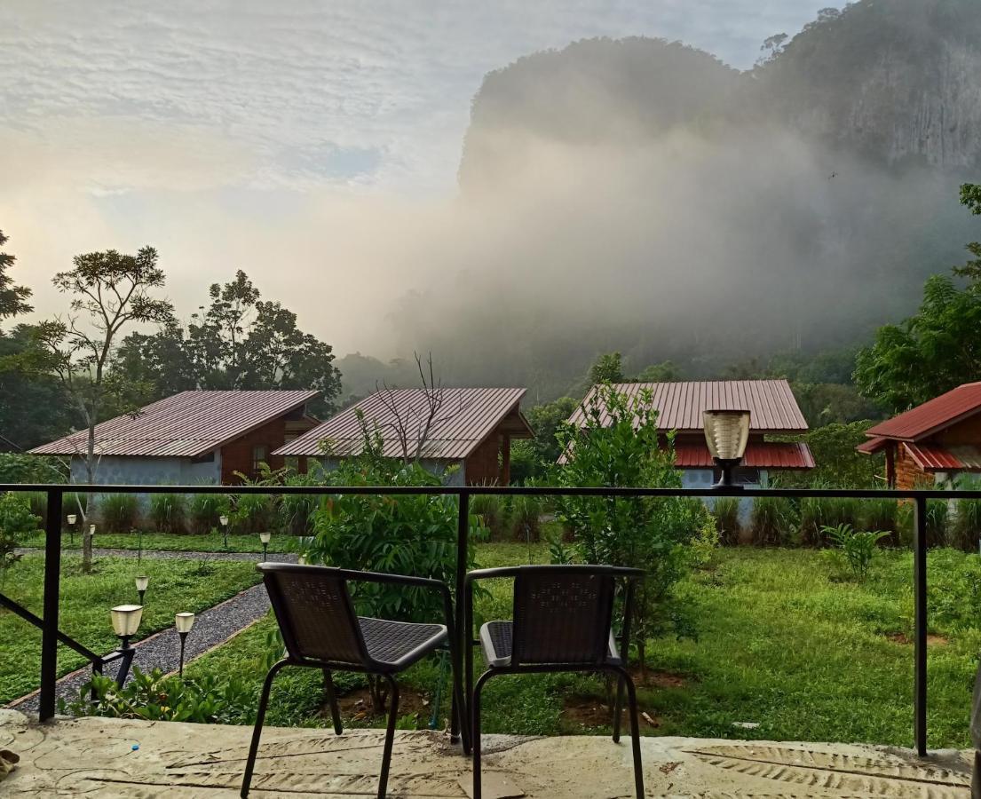 Bansuanphutarn Hotel Ban Pha Saeng Lang Bagian luar foto