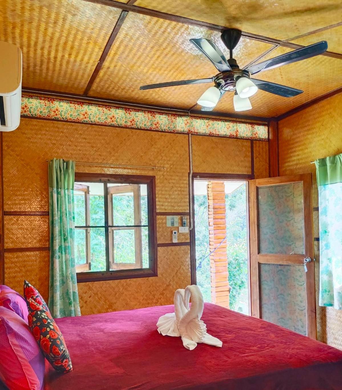 Bansuanphutarn Hotel Ban Pha Saeng Lang Bagian luar foto