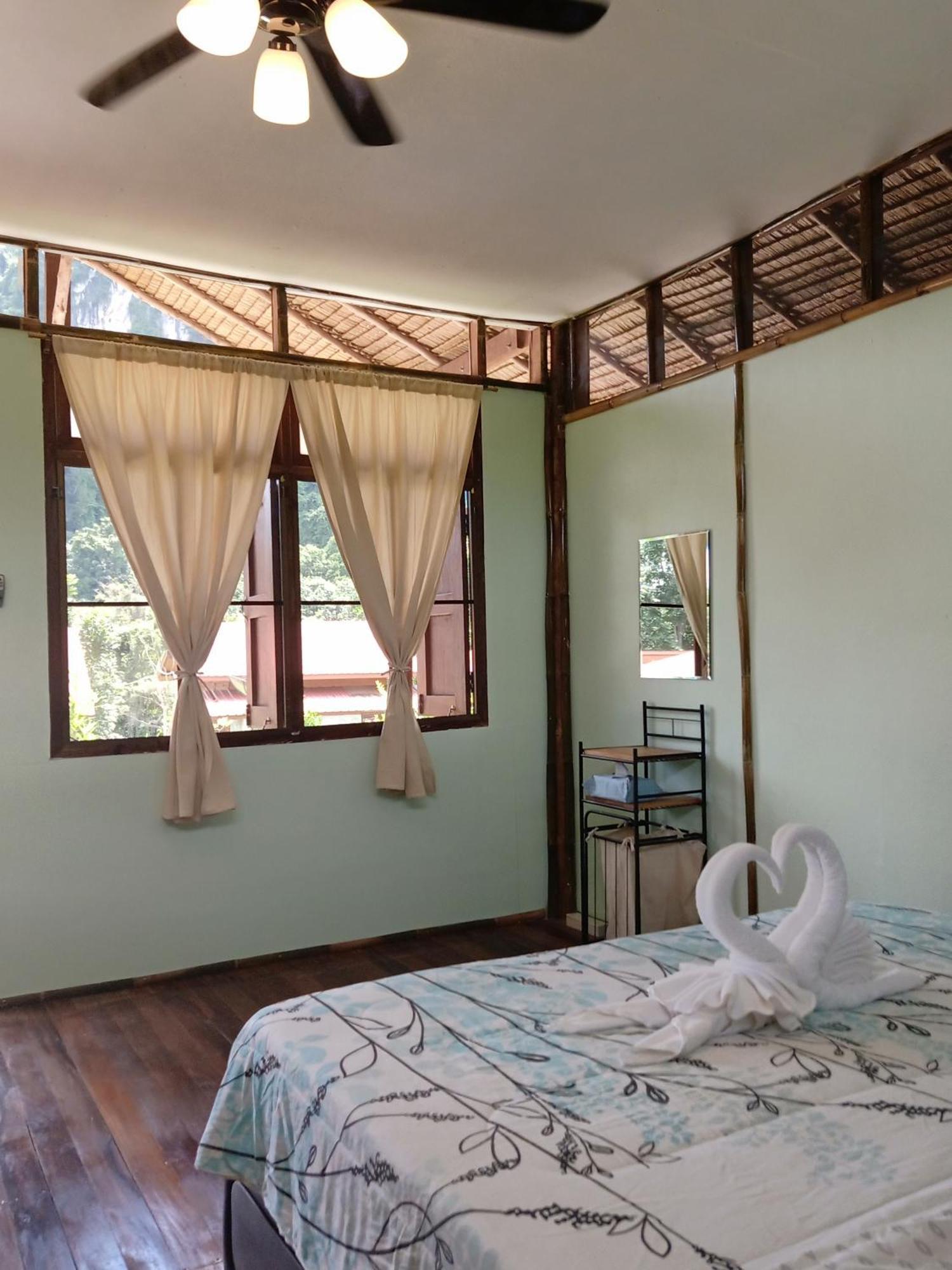 Bansuanphutarn Hotel Ban Pha Saeng Lang Bagian luar foto